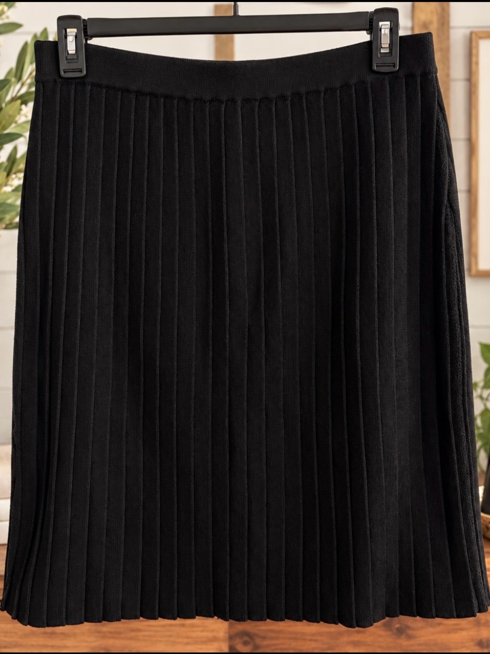 St. John Collection by Marie Gray Black Pleated Ribbed Knit Skirt Size 8